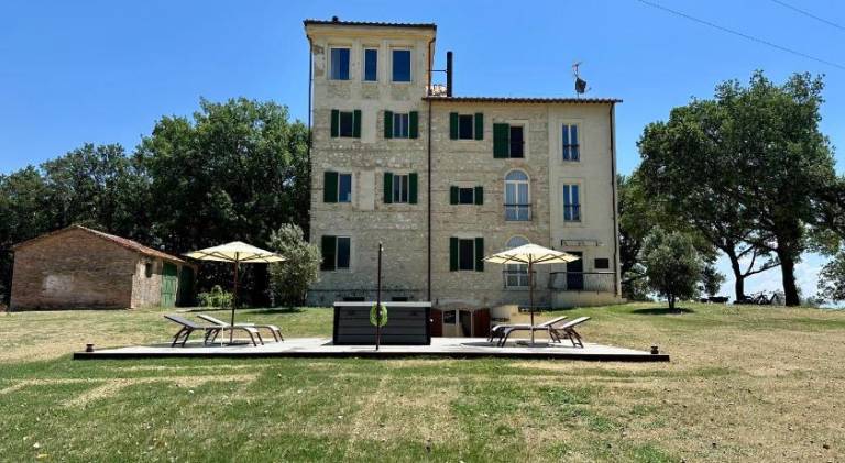 Rental apartment with yard, hot tub & grill | Perfect for remote work | Pets allowed in Terni
