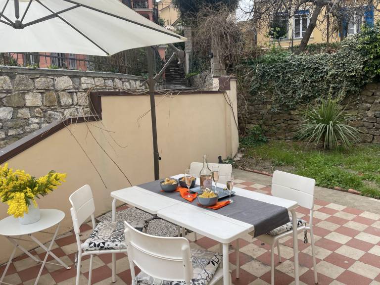 Rental apartment with yard & terrace — photo 5