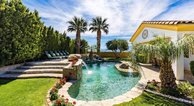 Fully equipped vacation home with hot tub, garden & private pool | Suitable for remote work | Pet-friendly — photo 2