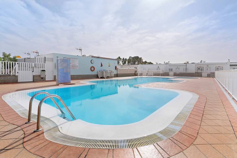 Bungalow Aloe Dunas 2 with Shared Pool, Private Terrace, and Fast Wi-Fi — photo 3