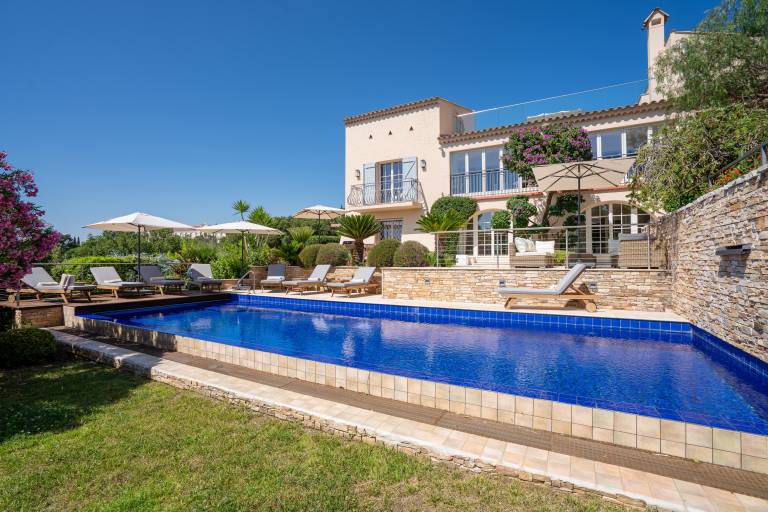 Villa with Pool, Vineyard and Sea Views in La Croix-Valmer in Cavalaire-sur-Mer