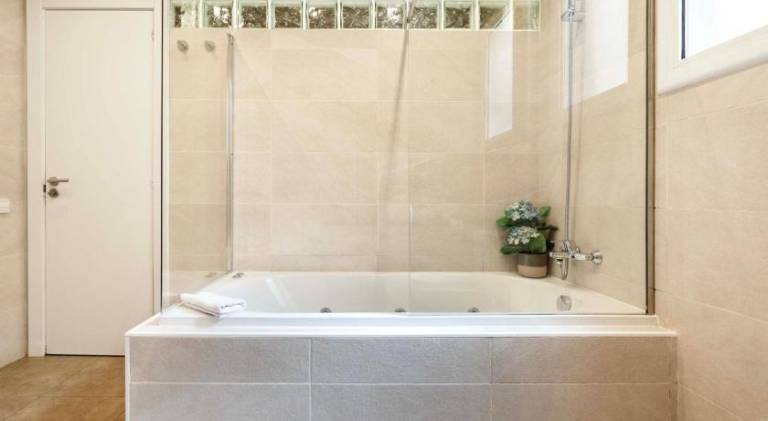 Apartment with garden, hot tub & terrace | Close to Sagrada Família — photo 5