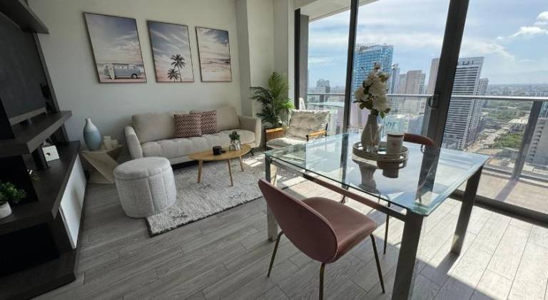 Holiday apartment with pool | Near Bayside Marketplace — photo 3