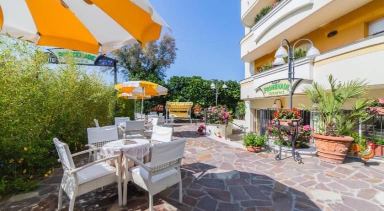Serviced apartment with garden, pool & jacuzzi | Perfect for remote work — photo 4