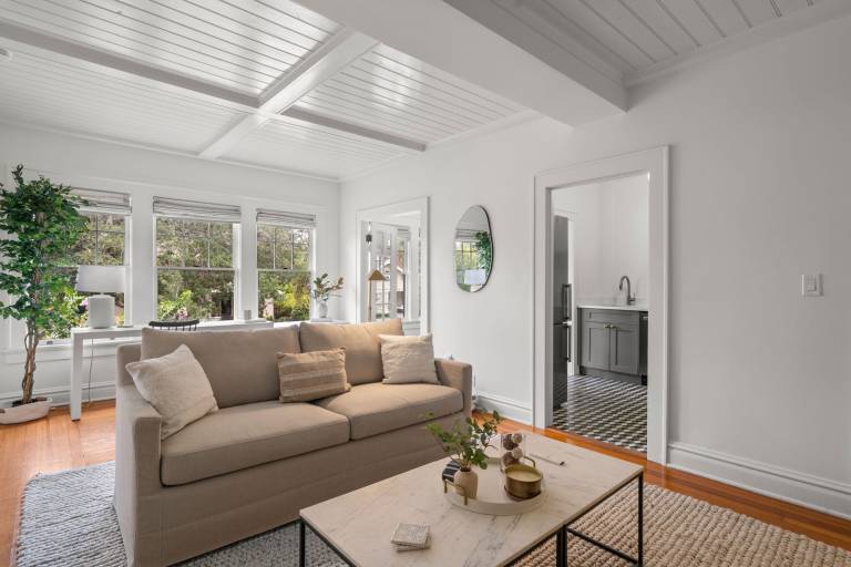 The Adaline 8 Luxury Hyde Park Apt