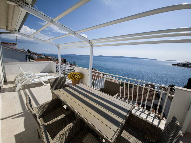 Apartment with barbecue & patio | Sea view — photo 2