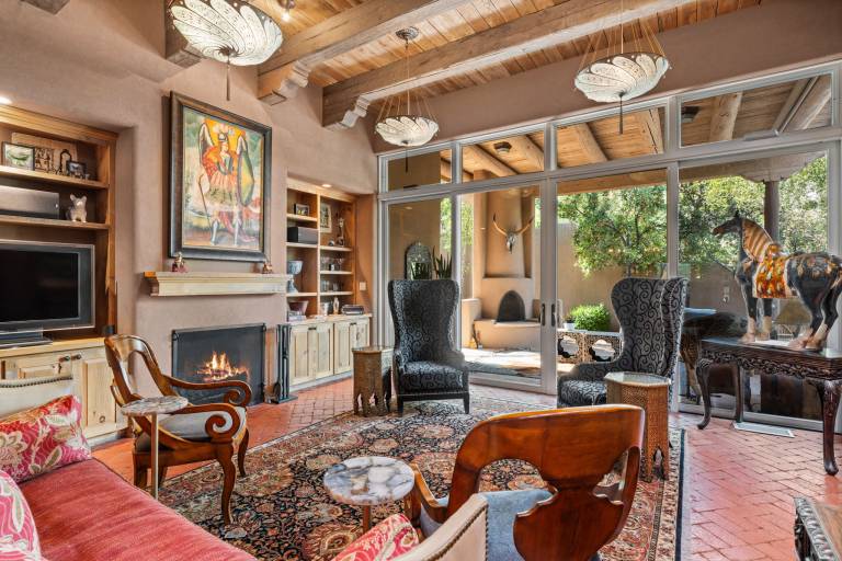 AUTHENTIC ADOBE LUXURY Hot Tub Walk to Canyon Rd 2 Masters in Santa Fe