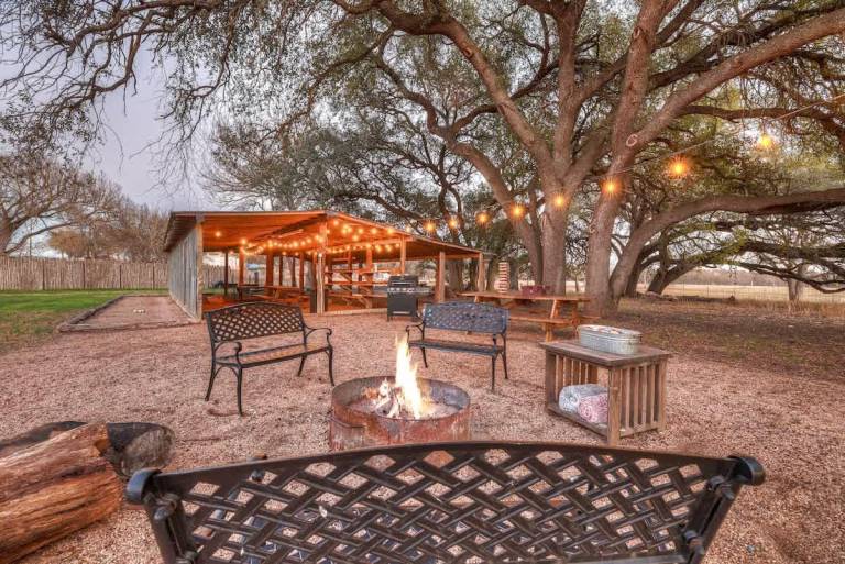 Waylons House-Hot Tub Shared Party Barn with Games — photo 5