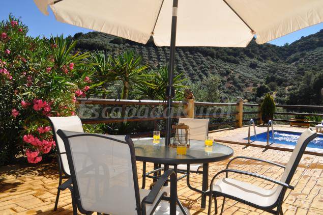 Cottage with barbeque, terrace & pool | Garden view — photo 3