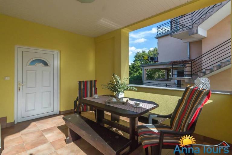 Fully equipped charming vacation home with terrace & yard | Pet-friendly — photo 4