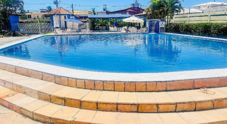 Condominio Golden Dolphin a uma quadra do Axe Moi, com piscina, churrasqueira, portaria 24hrs, de fr in Porto Seguro