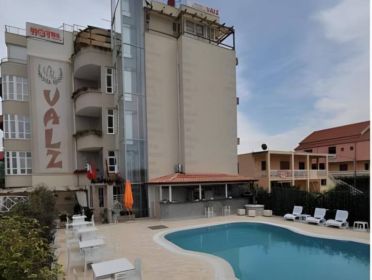 Hotel Valz in Velipoje