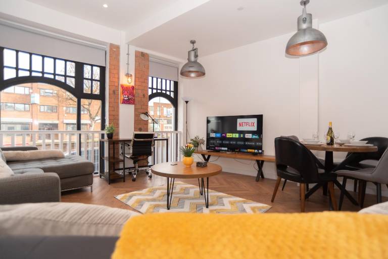 Jewellery Quarter Grand Luxury Urban Living Sleeps 10 in Birmingham