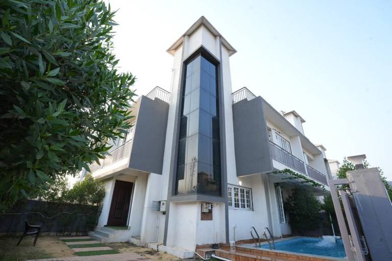 Big villa with pool & BBQ | Good for workation | Pet-friendly in Nashik