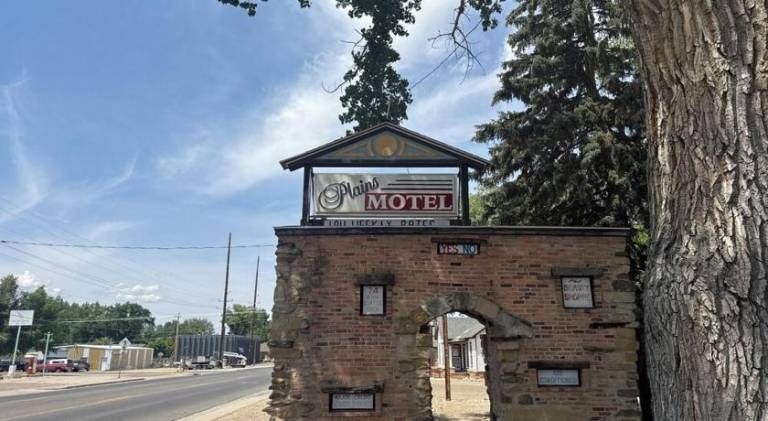 Plains motel in Douglas, WY