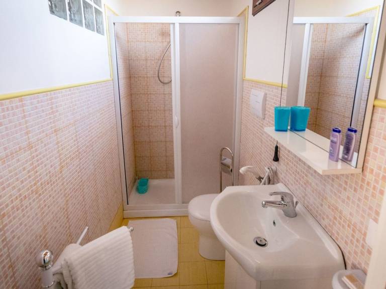 Rental apartment with patio — photo 4