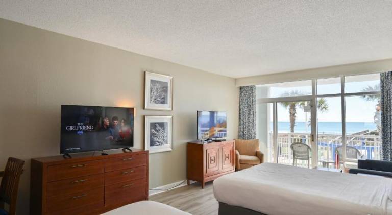 Rental apartment with jacuzzi & pool | Next to the beach | Pets allowed in Myrtle Beach, SC