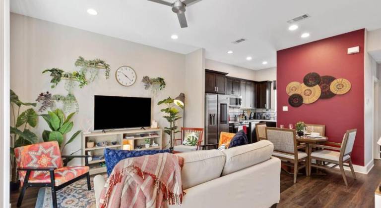 Ample house | Good for workation | Pet-friendly — photo 2