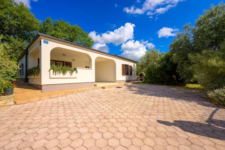 Fully equipped charming apartment with yard, terrace & barbecue | Dogs allowed — photo 2