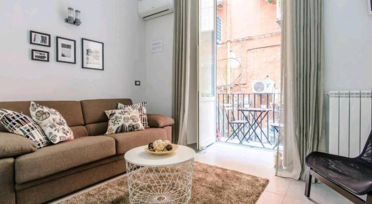 Holiday apartment with pool | Close to Naples Cathedral in Naples