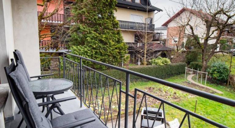 Family-friendly holiday apartment with BBQ, yard & jacuzzi | Perfect for remote work | Pets allowed — photo 4