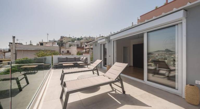 Holiday apartment with patio in Athens