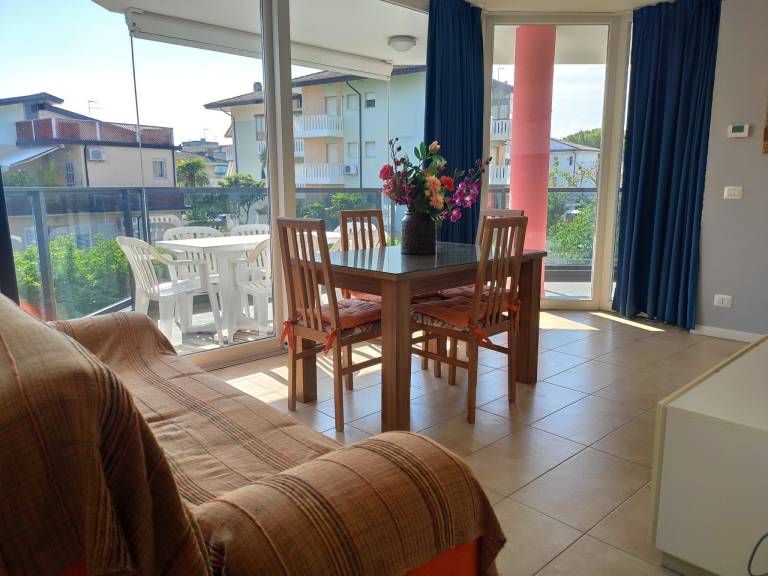 Rental apartment with patio — photo 3