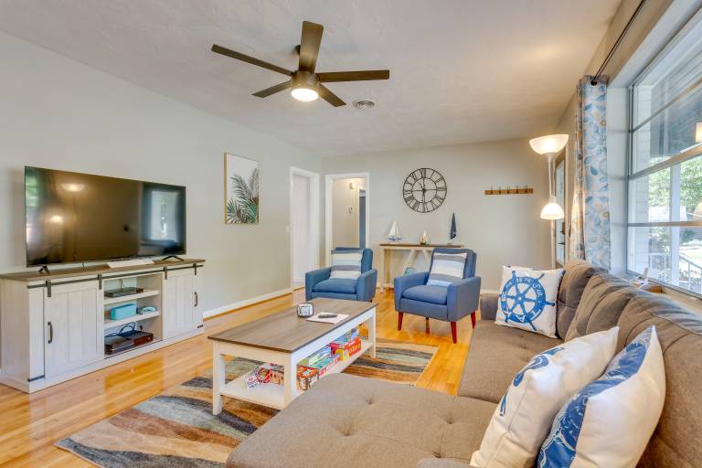 Stylish Pensacola Retreat w Patio & Grill