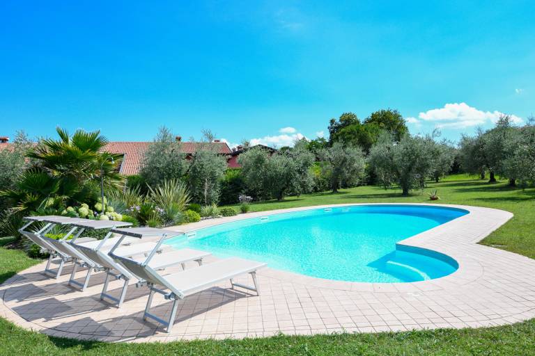 Villa with patio, garden & jacuzzi — photo 5