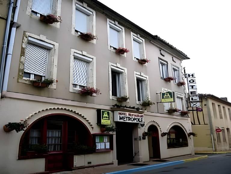 Logis Hotel Restaurant Metropole in Tarbes