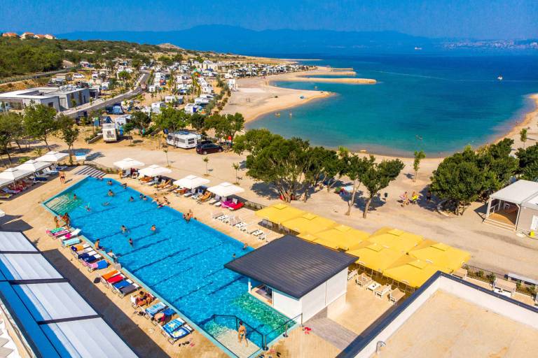 Mobile home with pool & patio in Omisalj