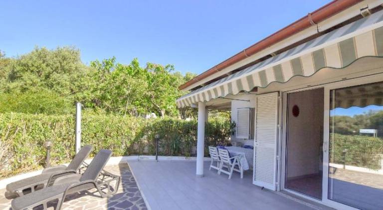 Vacation home with BBQ & yard — photo 3