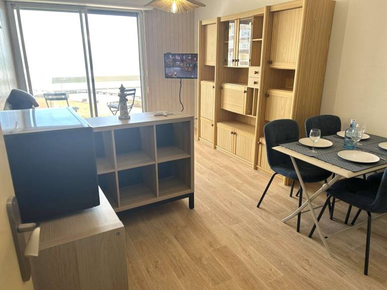 2-Room Apartment with Sea View, Close to Beach and Parking in Saint-Gilles-Croix-de-Vie — photo 2