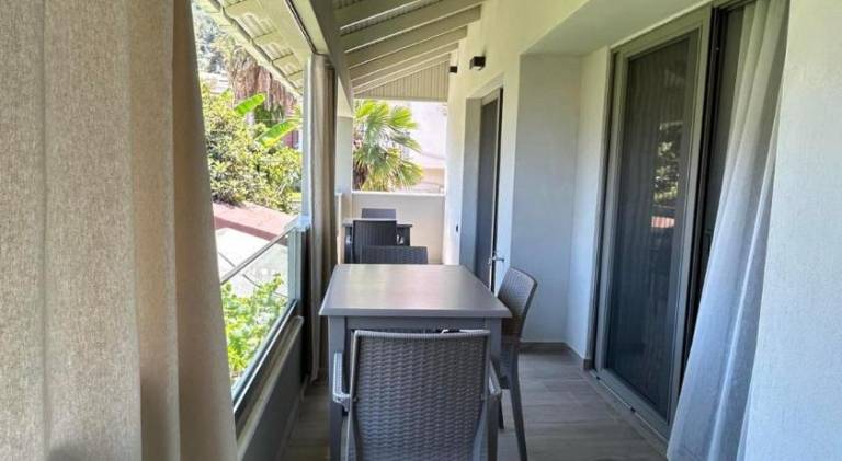 Serviced apartment with garden & patio — photo 4
