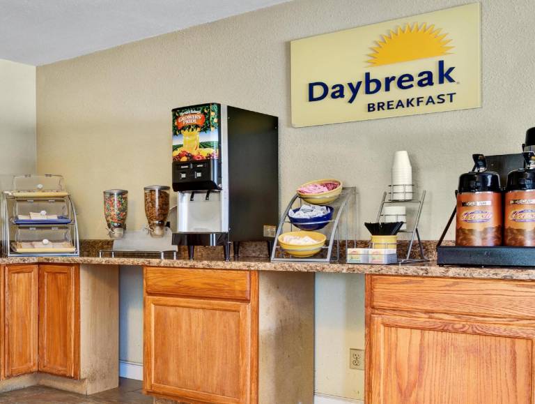 Days Inn by Wyndham Elizabeth City — photo 5