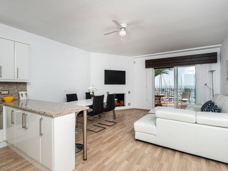 Holiday apartment with garden & patio | Sea view — photo 2