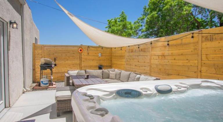 Ample house with jacuzzi | Pets are welcome in Bernal