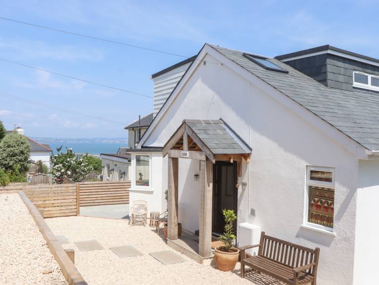 Family-oriented pleasant cottage with yard | Beach view | Pets are welcome in Paignton
