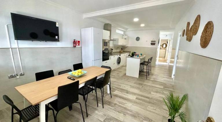 Fully equipped house with BBQ, terrace & private pool | Perfect for remote work | Pets are welcome — photo 3