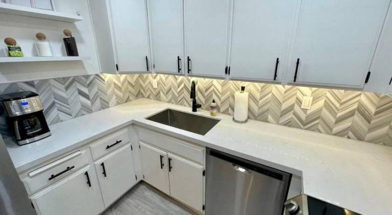 Fully equipped beautiful rental apartment with private pool, patio & jacuzzi | Perfect for remote work | Pets are welcome — photo 4