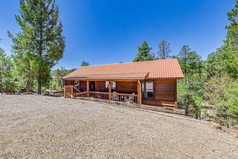 < 2 Mi to Midtown Ruidoso: Forest-View Sanctuary! — photo 2