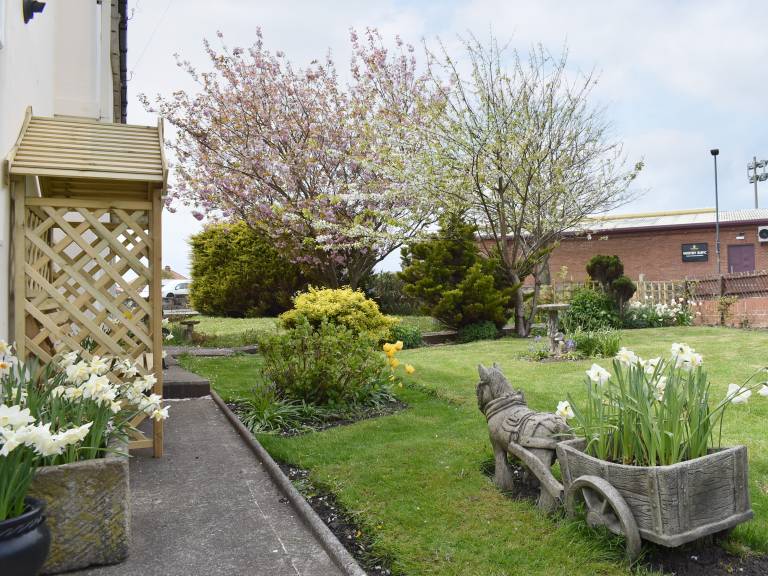 Family-friendly nice cottage with garden | River view | Pets allowed — photo 2