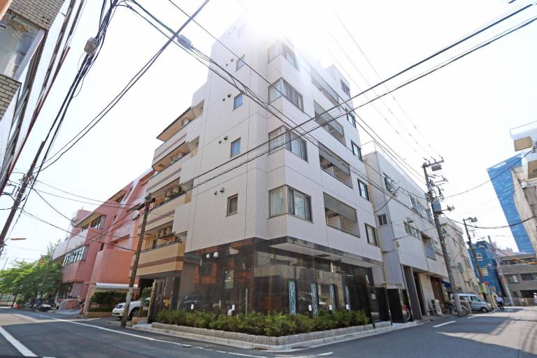 Serviced apartment with patio & jacuzzi | Near Tokyo Skytree | Suitable for remote work in Tokyo