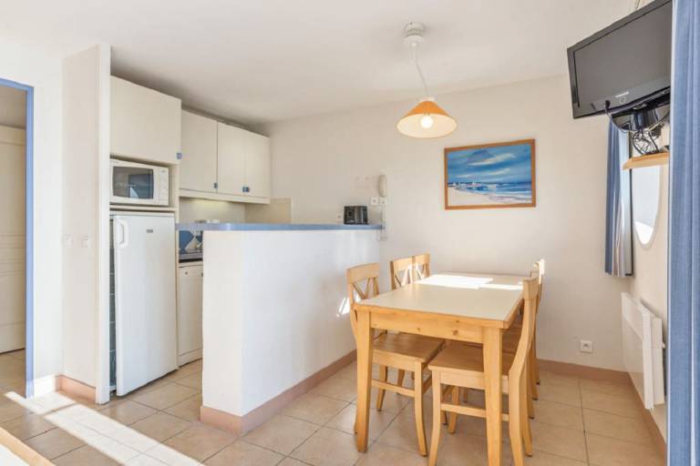 Condo with pool | Sea view — photo 2