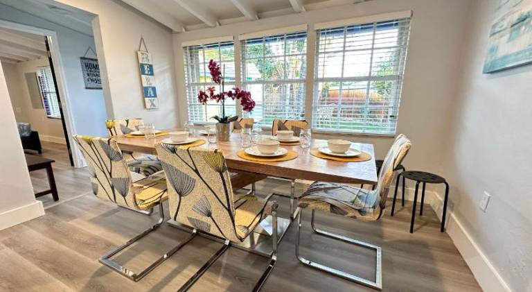 Fully equipped house with patio, private pool & yard | Pets are welcome — photo 3