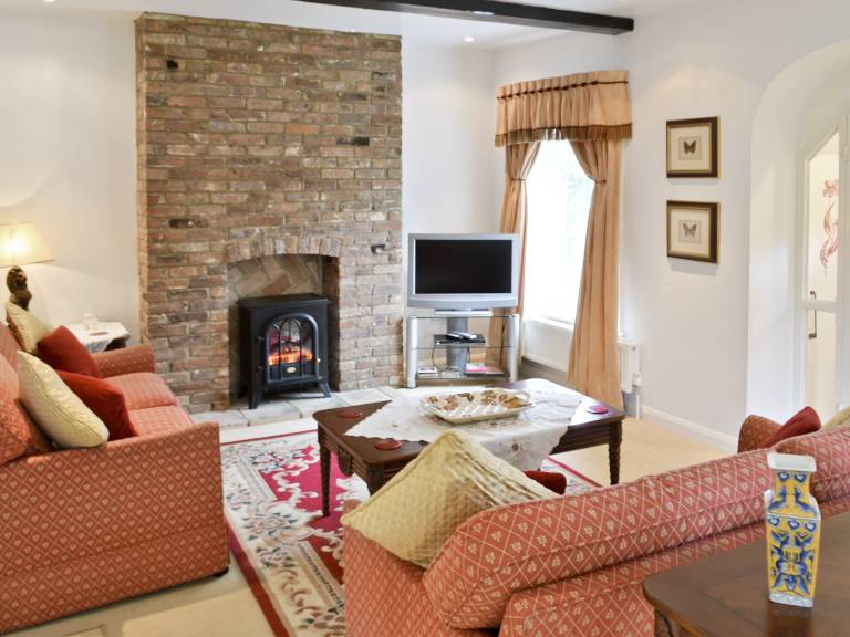 Family-oriented charming cottage with grill & yard | Dogs allowed — photo 2