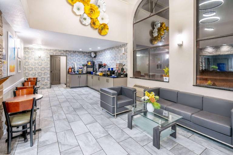 Days Inn by Wyndham Los Lunas — photo 2