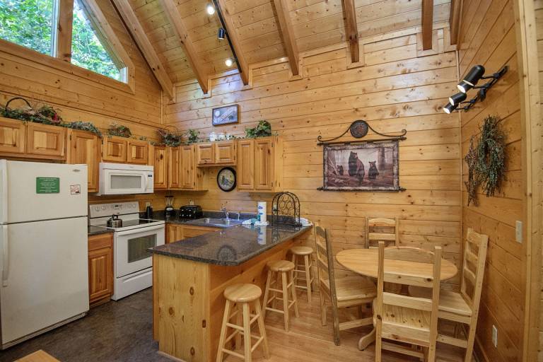 Cabin with pool, barbecue & hot tub | Mountain view — photo 4