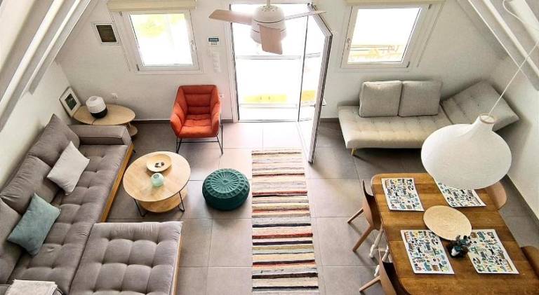 Fully equipped pleasant vacation home with terrace & garden | Next to the beach | Pet-friendly in Marathon