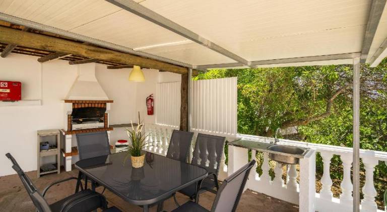 Pleasant vacation home with terrace, garden & private pool | Pets are welcome — photo 5